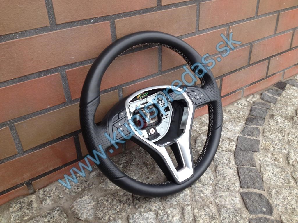 Volant MERCEDES CLS W218 / E W212 AMG
